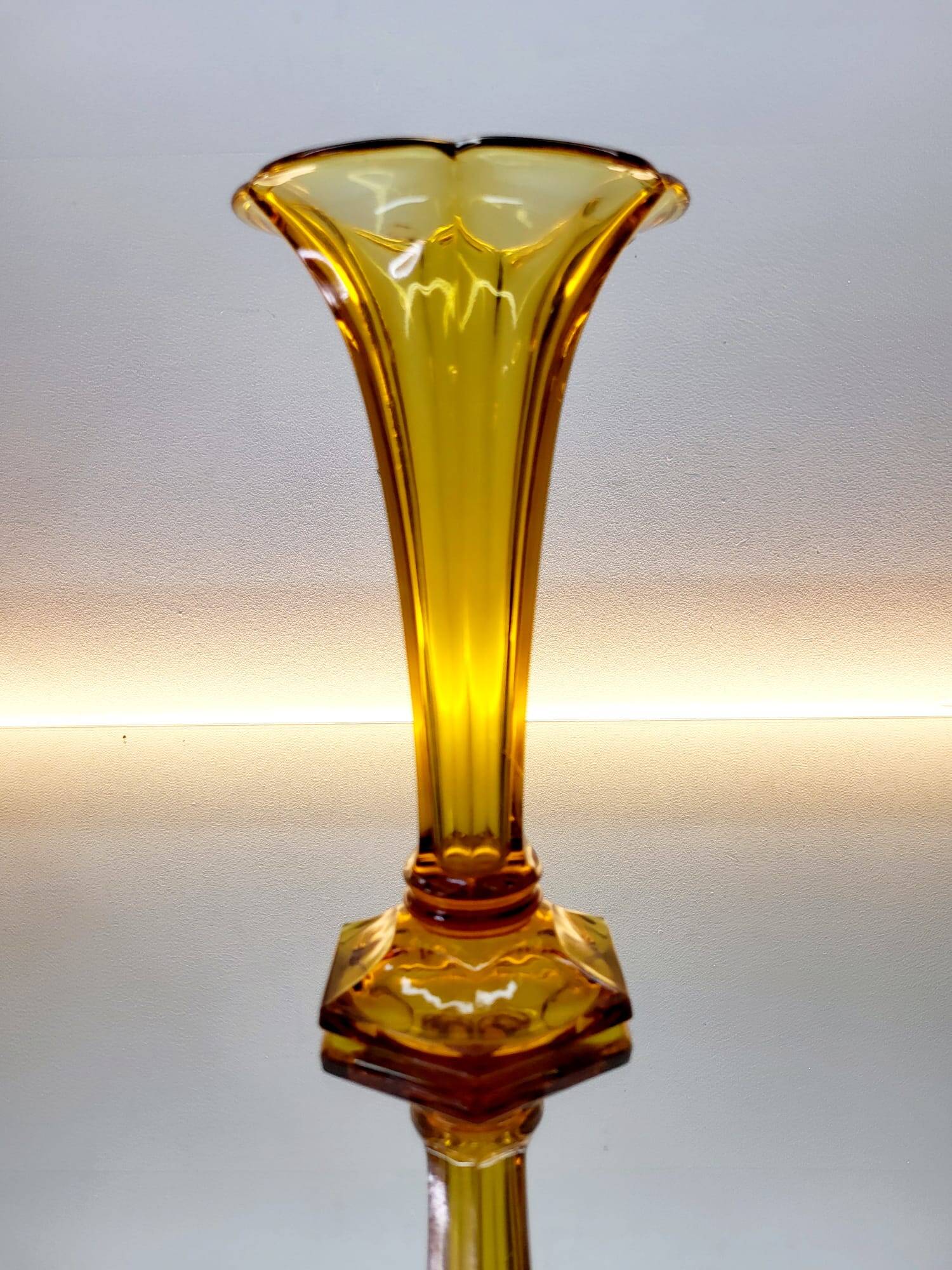 Val Saint Lambert Art deco vaas, serie Luxval model Américain M, amber