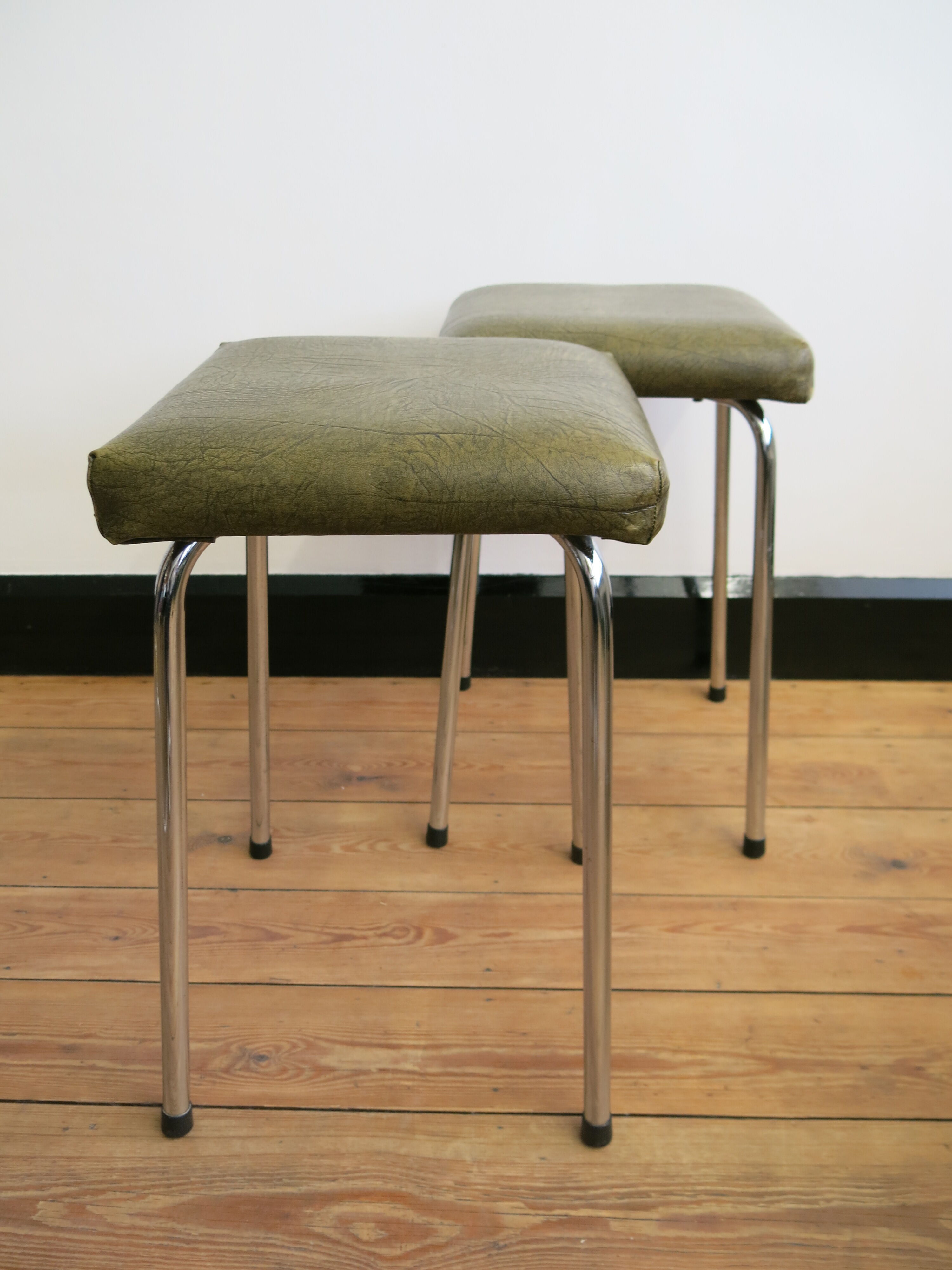 Duo of vintage stools in chrome and green skai