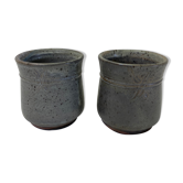 Ensemble de 2 tasses en grès bleu signées