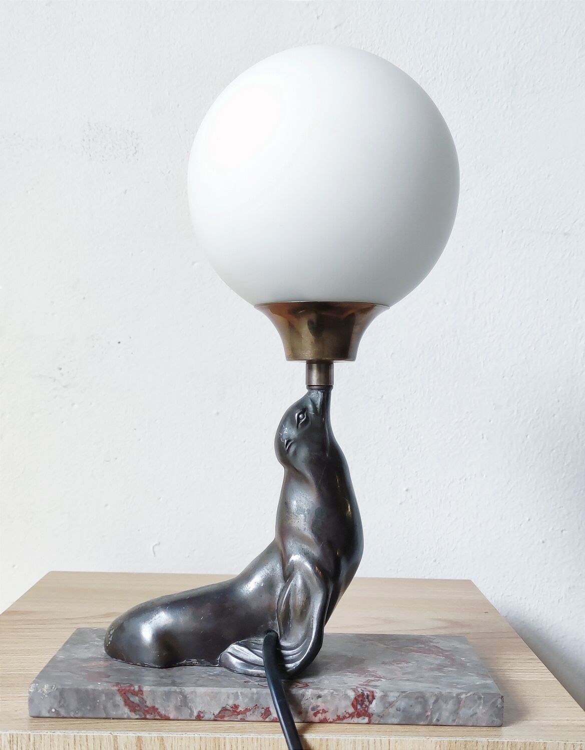 Art deco lamp sea lion