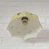 Applique murale vintage en verre beige, style années 1950, avec col de cygne et luminaire en laiton.