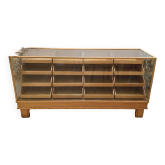 Blouse cabinet