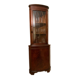 Corner cabinet