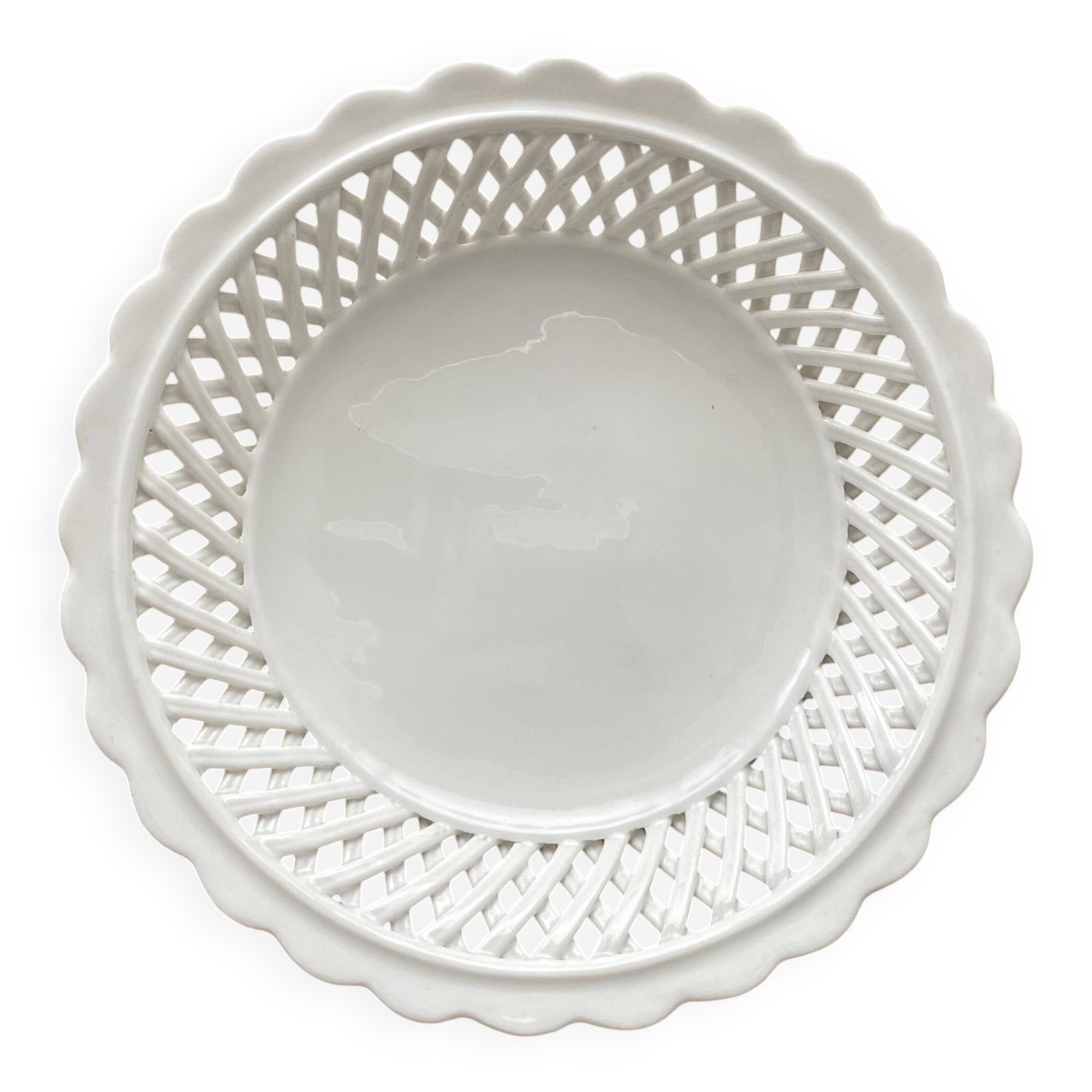 Openwork, woven earthenware plate