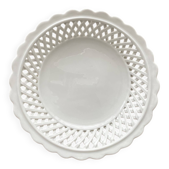 Assiette en faïence ajourée, tressée
