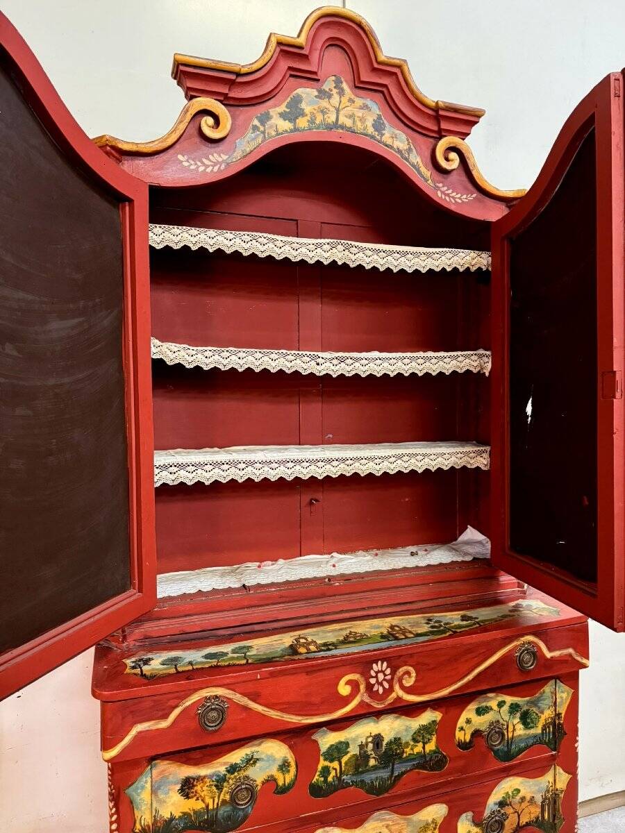 Cabinet bibliothéque Venitien style Louis XV en bois laqué
