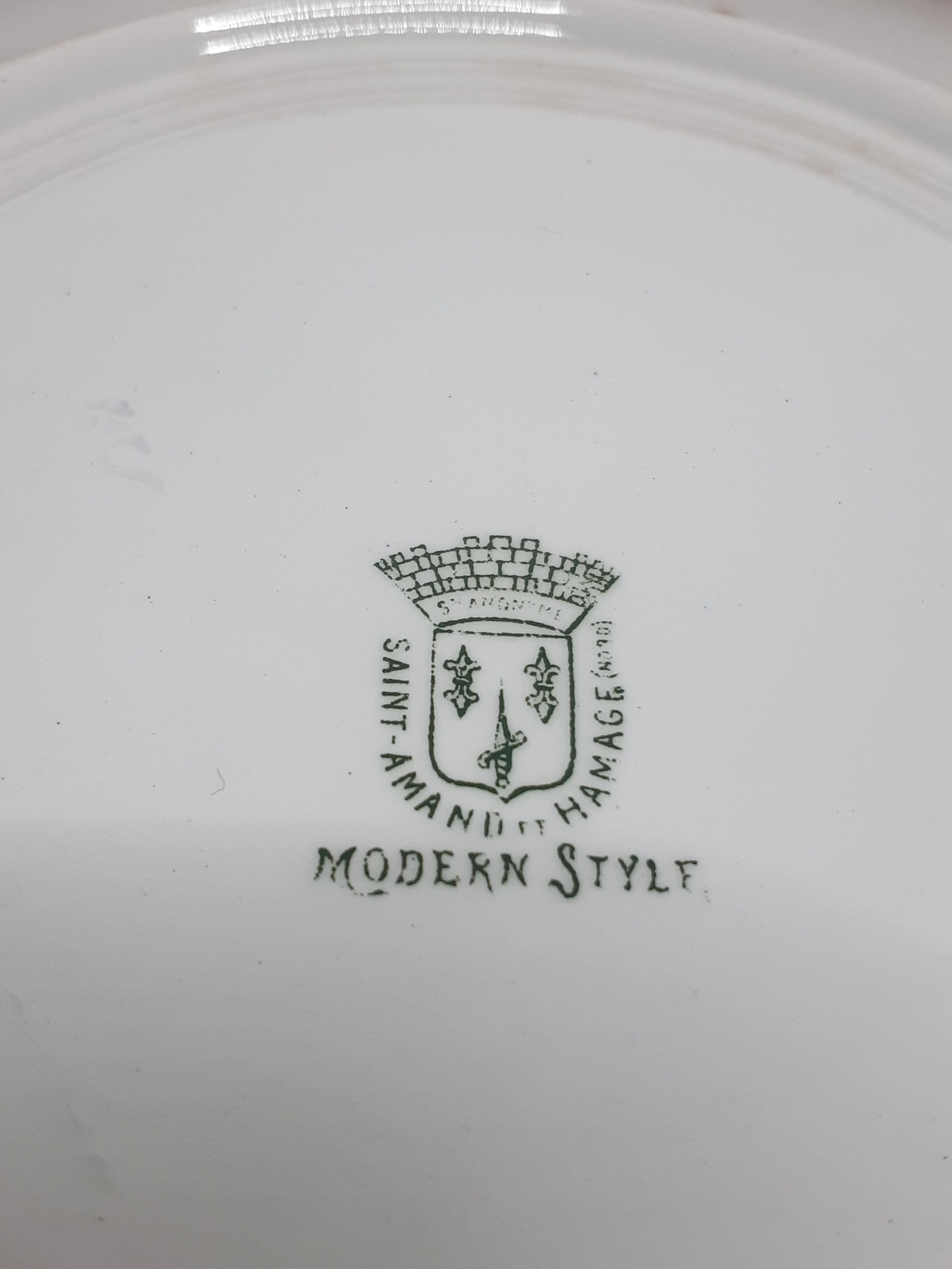 Flat plate in faience of Saint Amand and Hamage, Iron earth, Modern Style, green color