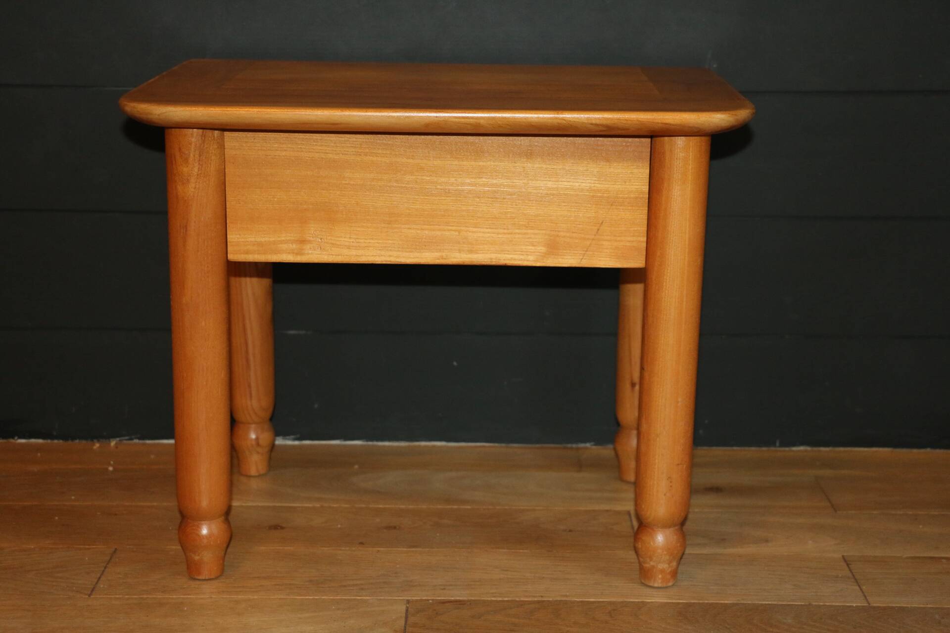 Pair of bedside tables with drawers in solid elm