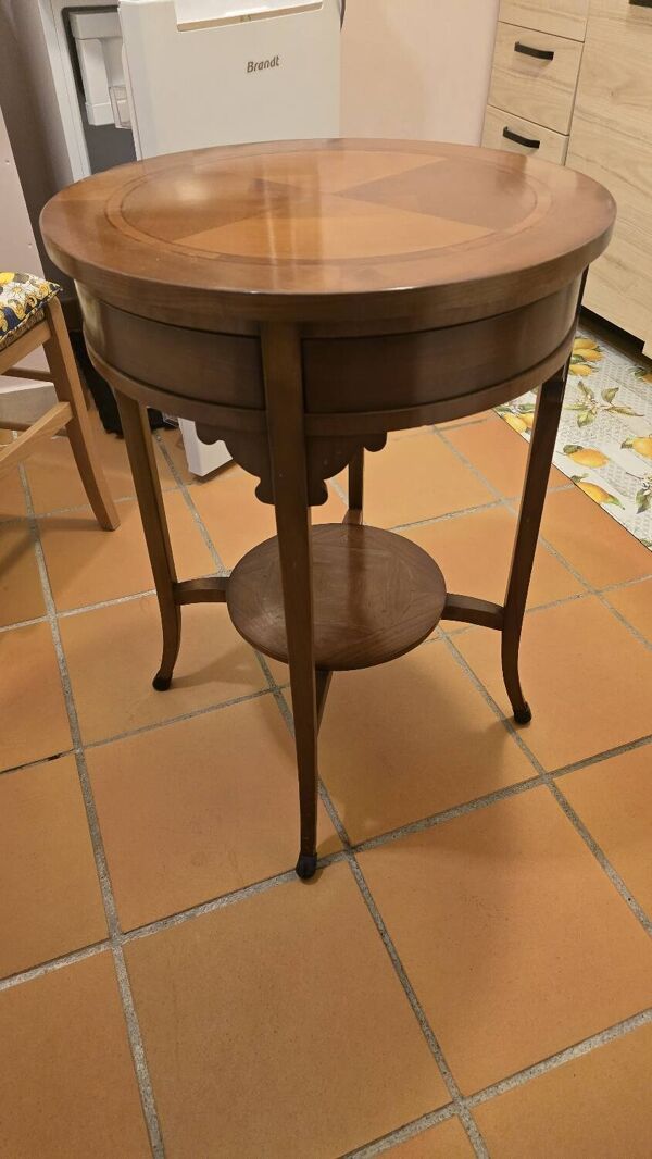 Table pivotante sur pied avec plateau marqueté