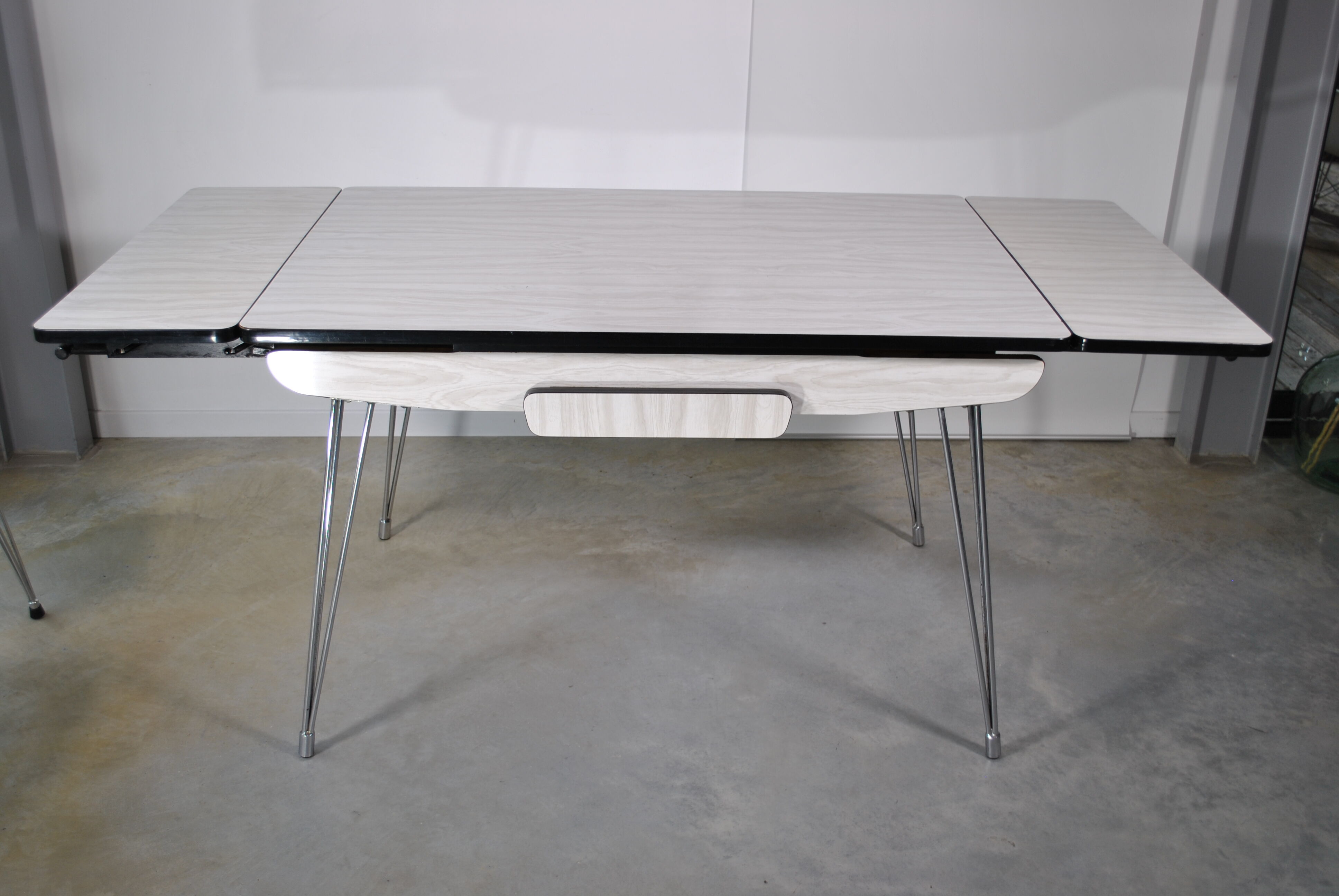 Formica 1950 table and chairs