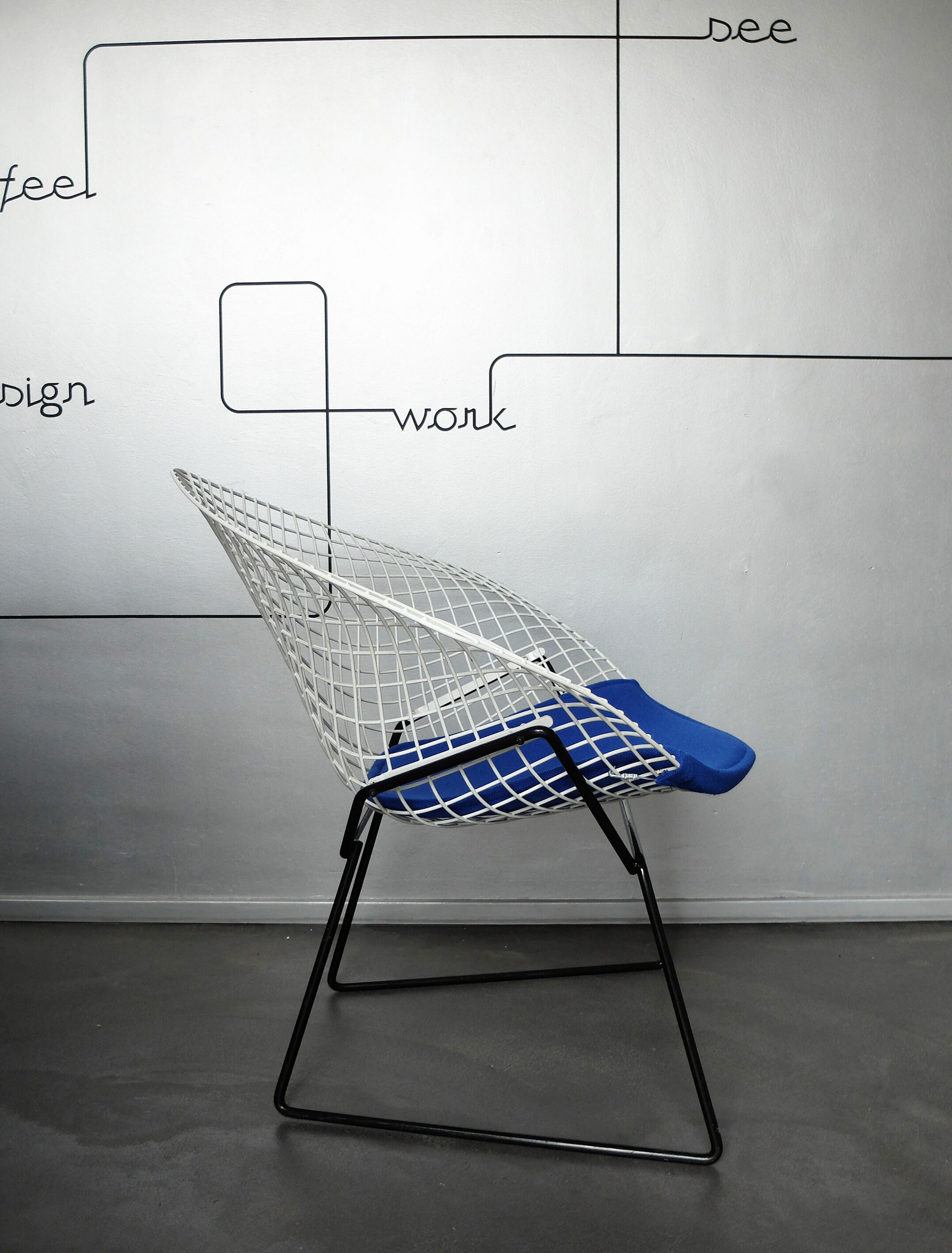 Fauteuil Diamond chair Knoll 421 par Harry Bertoia