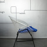 Fauteuil Diamond chair Knoll 421 par Harry Bertoia