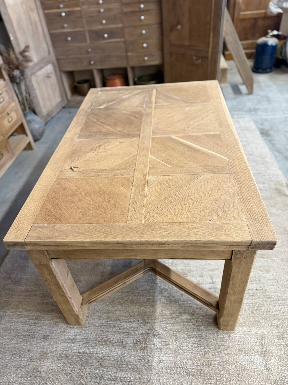 Table with integrated extensions