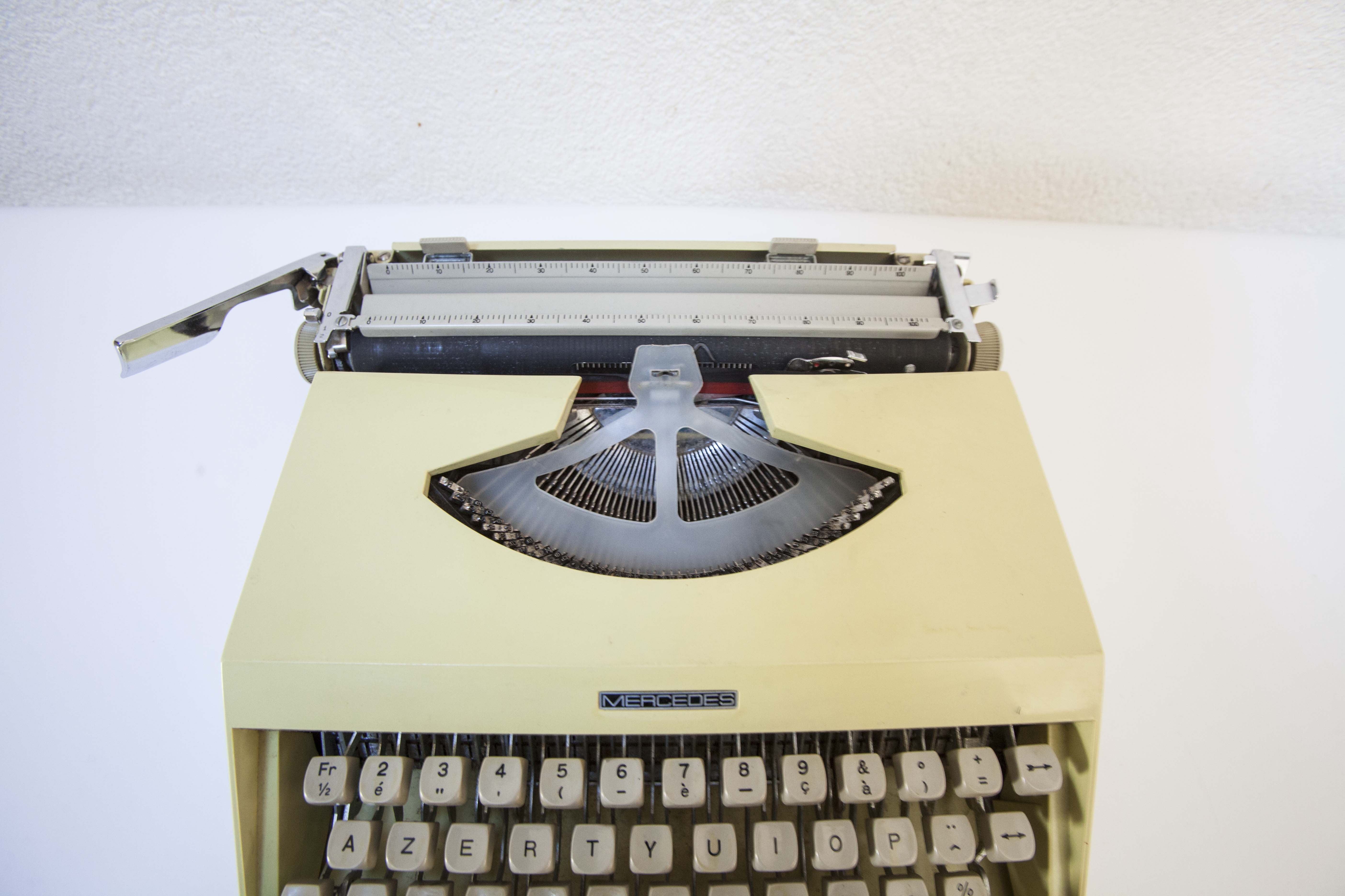 Mercedes character typewriter elite 1969