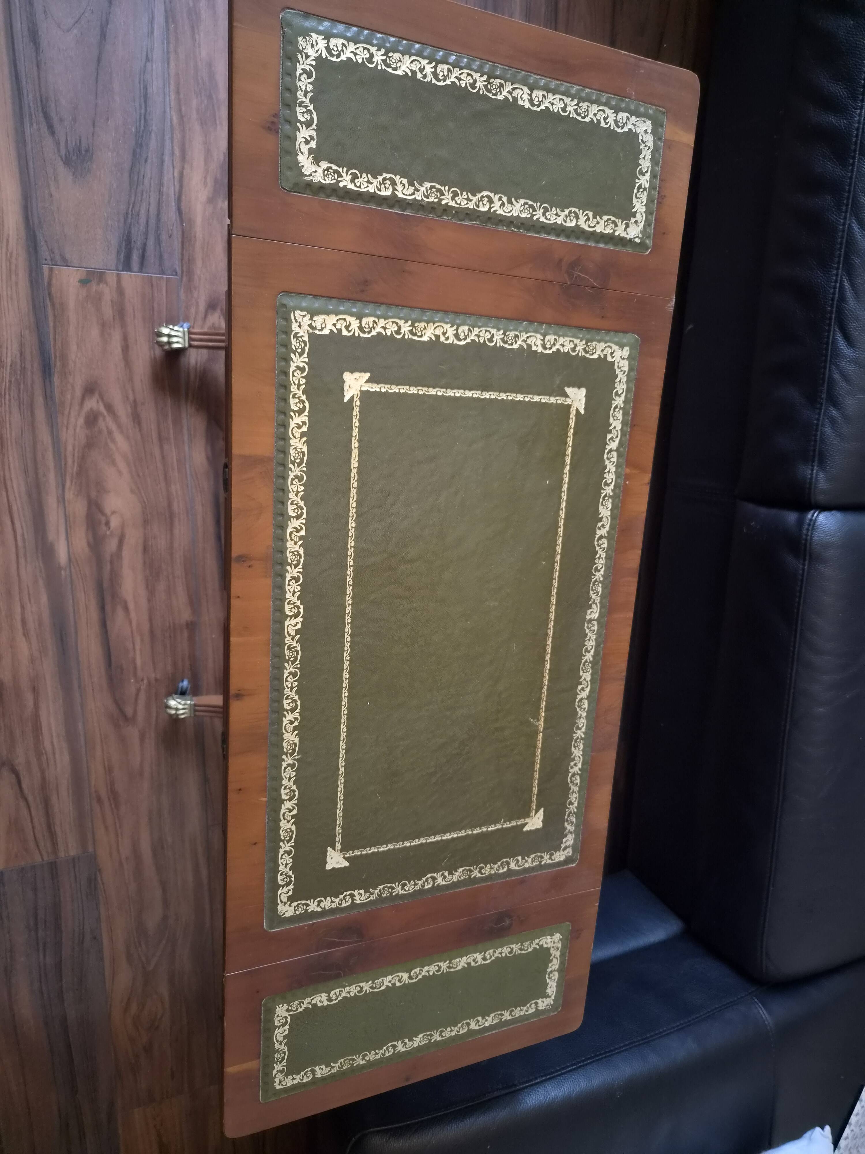 Table d'appoint Regency en acajou et cuir vert - Bevan Funnell
