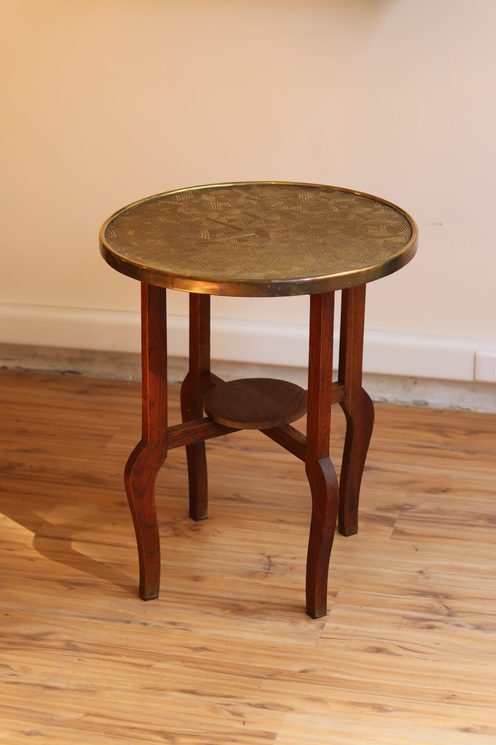 Elegant Art Deco side table from the 1940s.