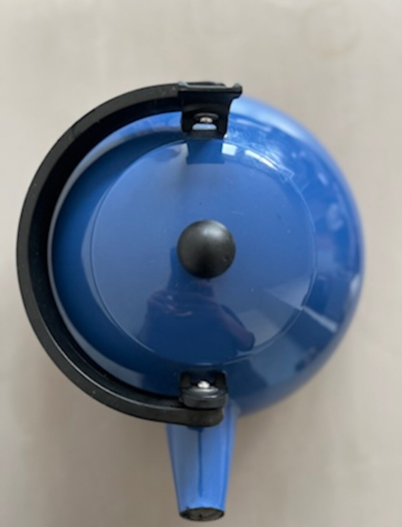 Enamelled kettle Le Creuset