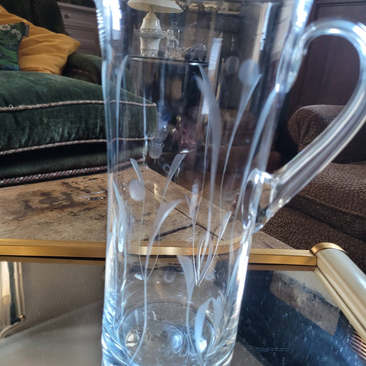 Pichet en verre gravé, base épaisse, années 70