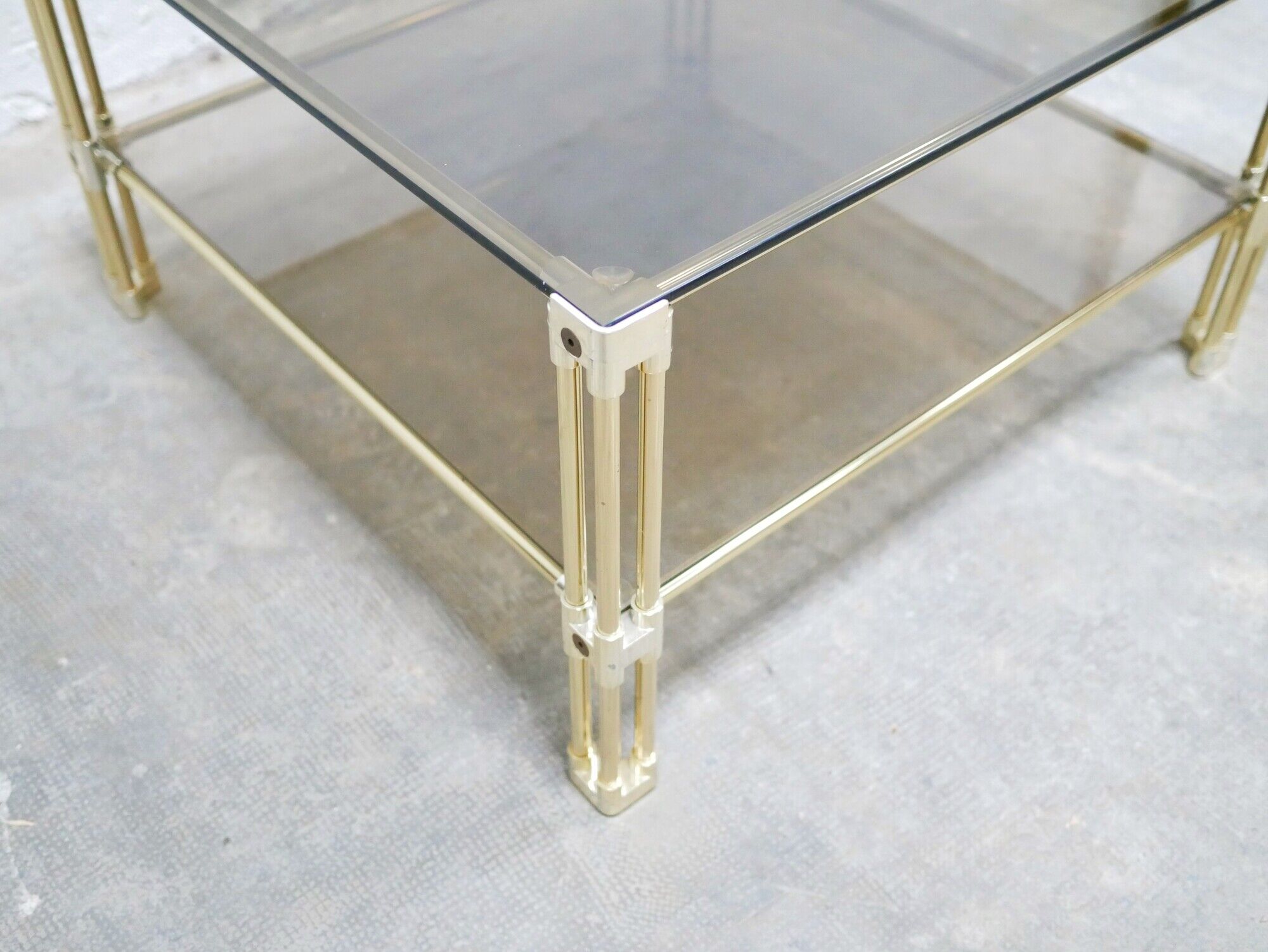 Table basse vintage en verre et laiton éditée par Roche Bobois