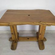 Table extérieur brutaliste