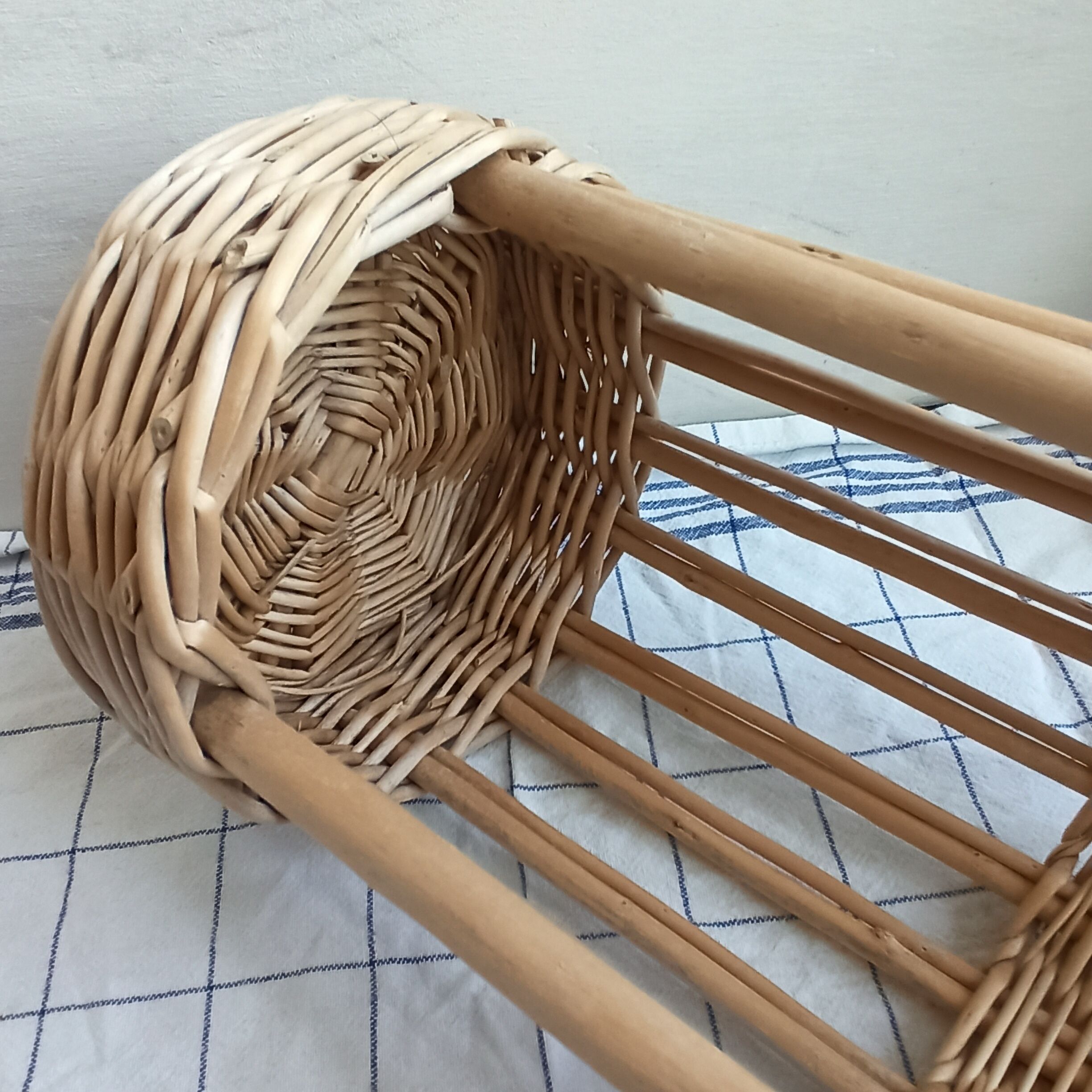 Natural wicker chopstick pan