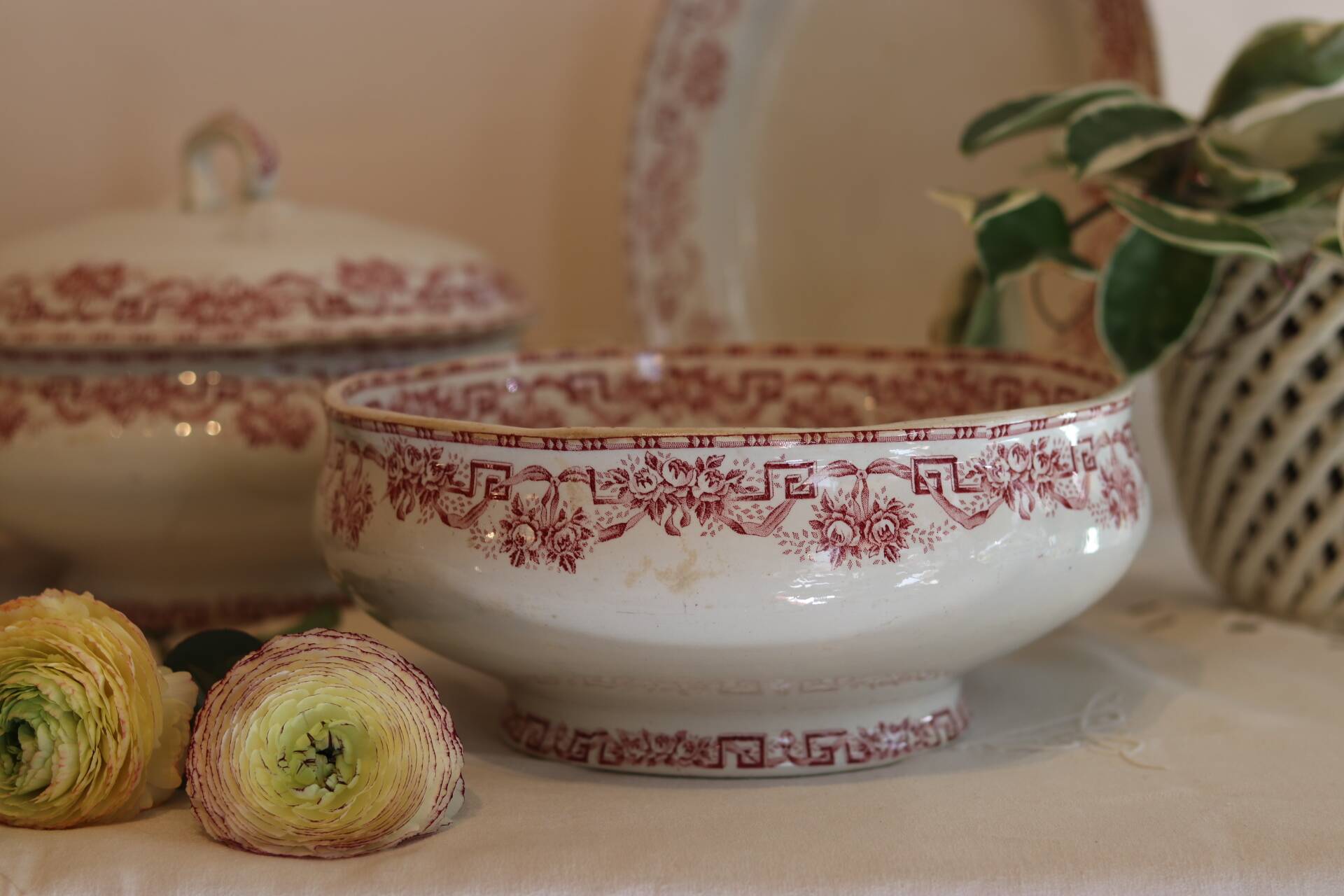 Ironstone salad bowl Moulin des loups, Athens model, red