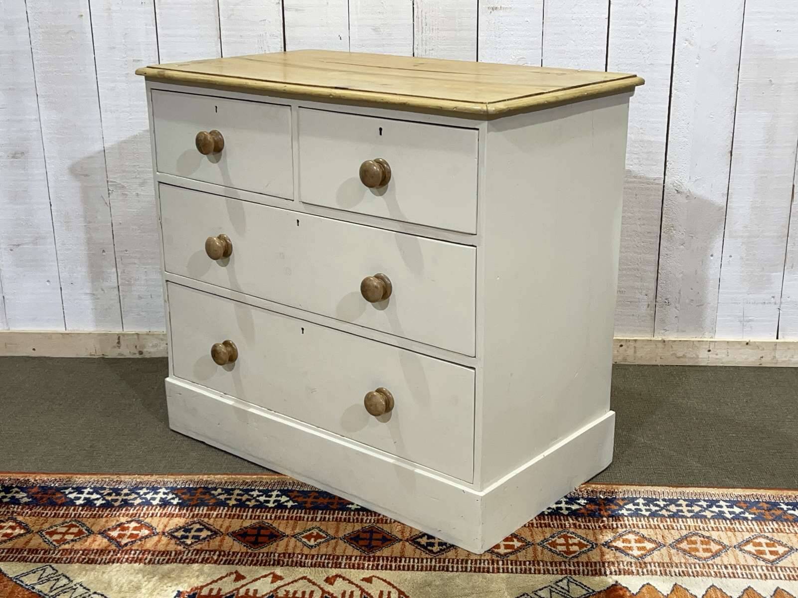 Commode anglaise fin XIXème en sapin