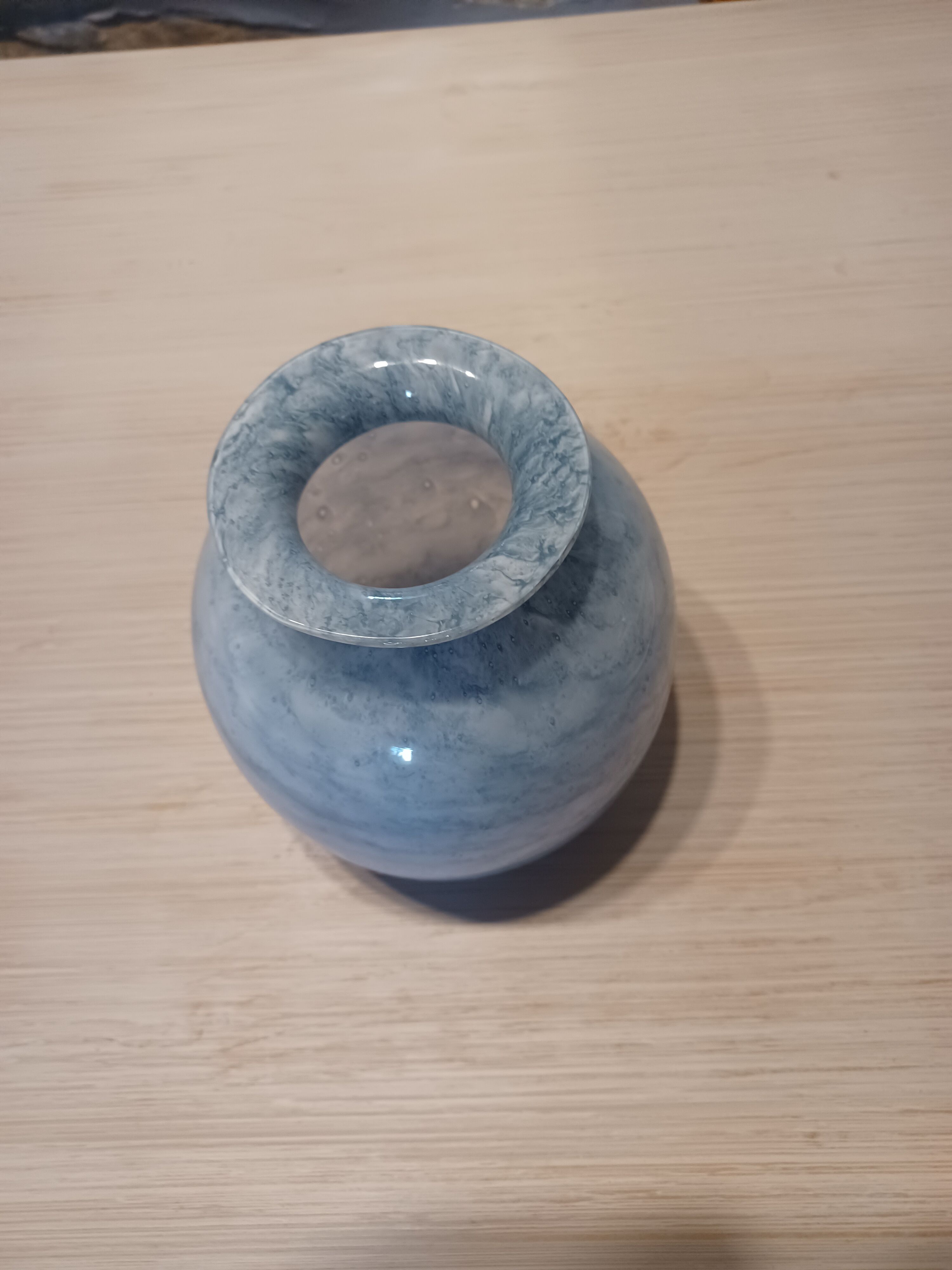 Vase blue ball veined with white