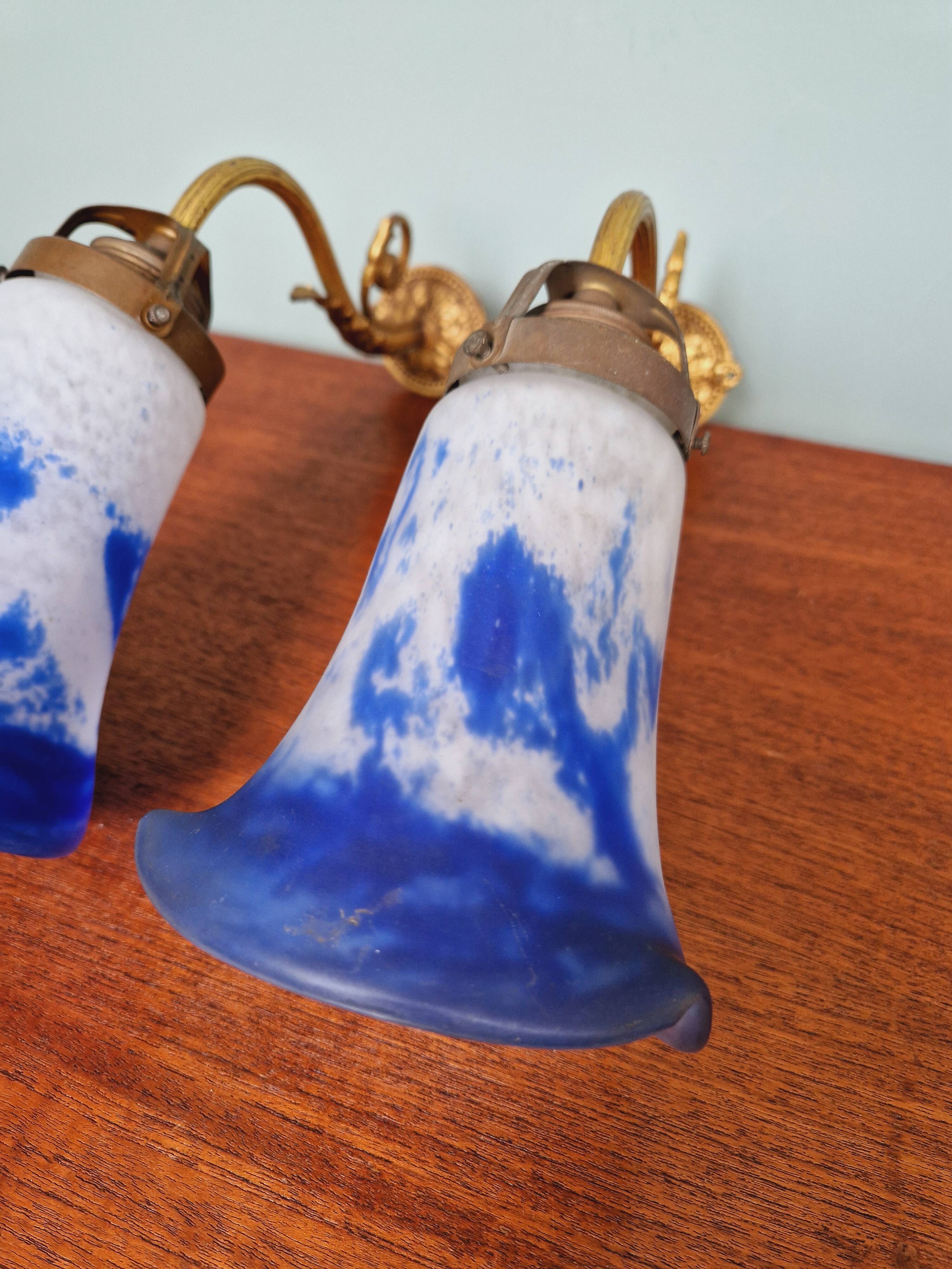 Pair of wall lights in bronze and marmoreal glass
