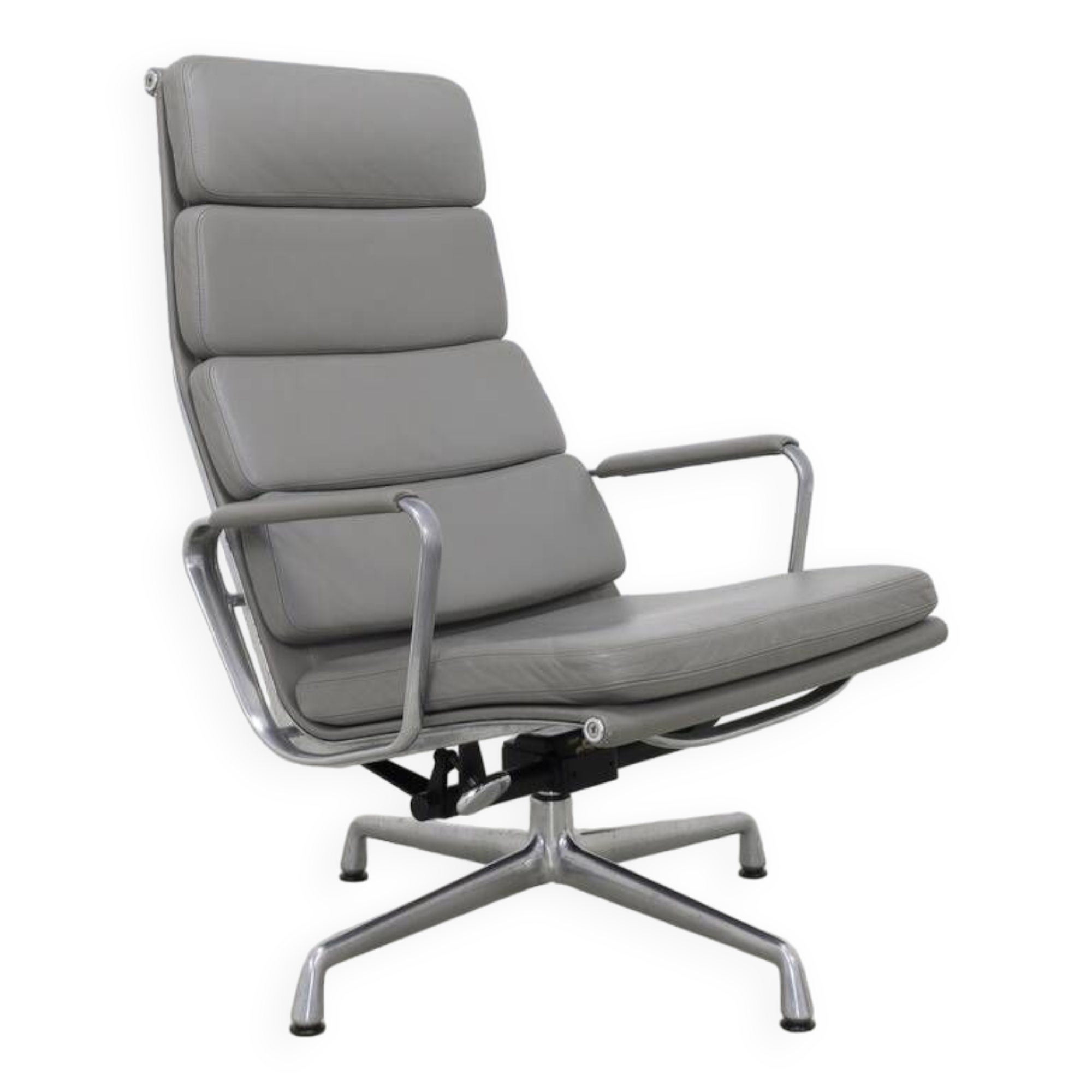 Soft Pad Chair EA 222 – Lounge by Charles and Ray Eames for Vitra