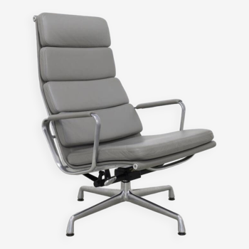 Soft Pad Chair EA 222 – Lounge by Charles and Ray Eames for Vitra