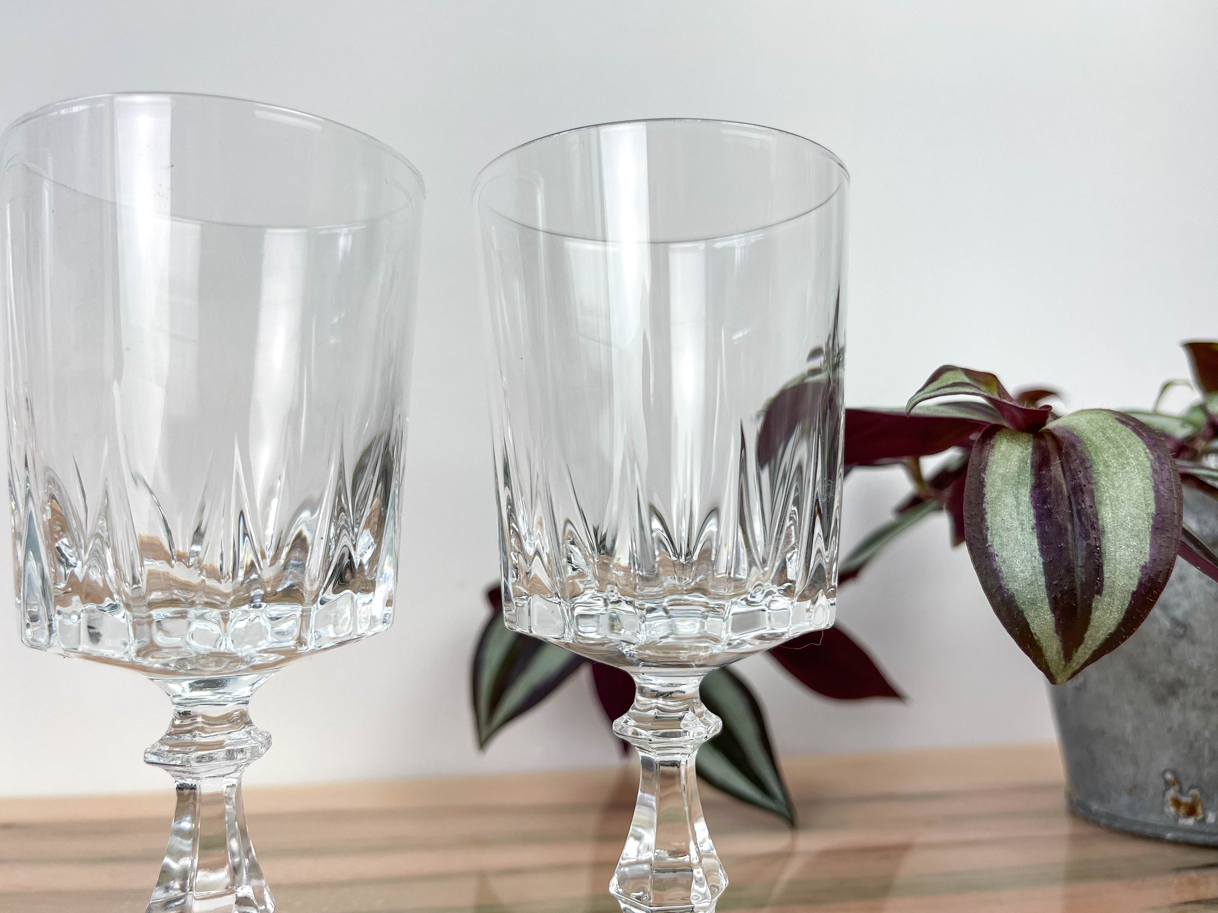 6 white wine glasses, Arques crystal, Louvre model