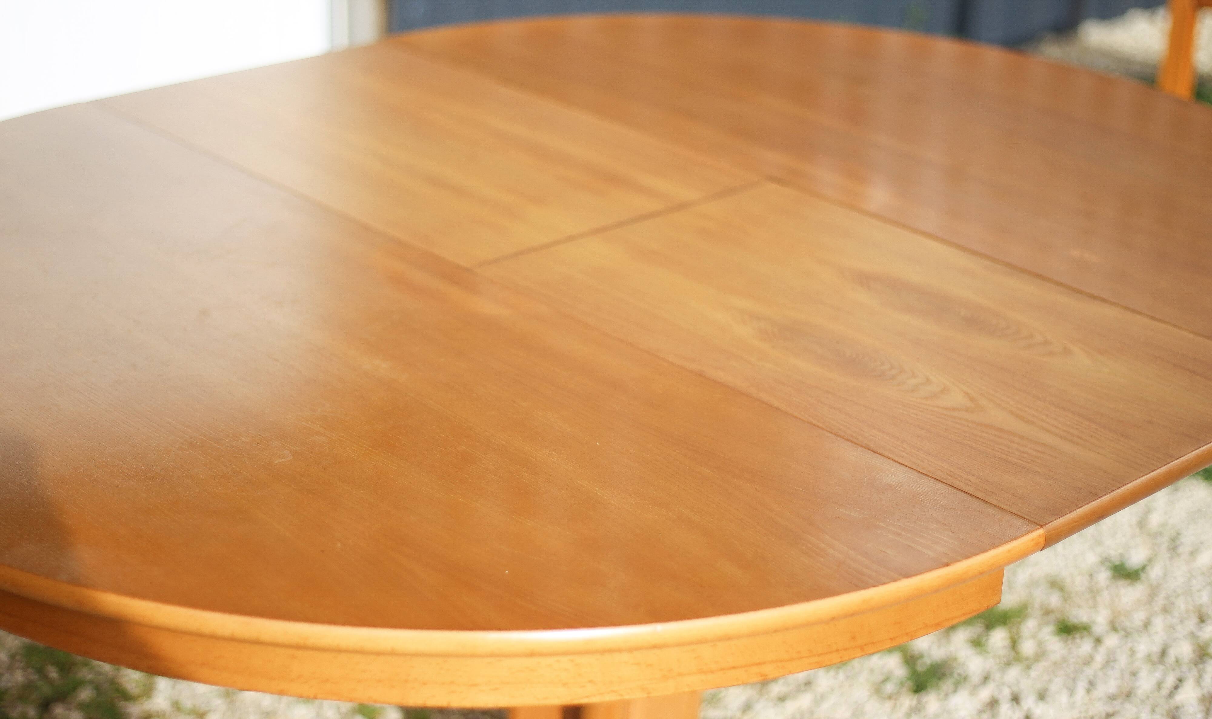 Table ronde bois et ses 4 chaises Self, table à manger, meuble de salon