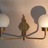 Applique en laiton et opaline à deux lumières, 1960