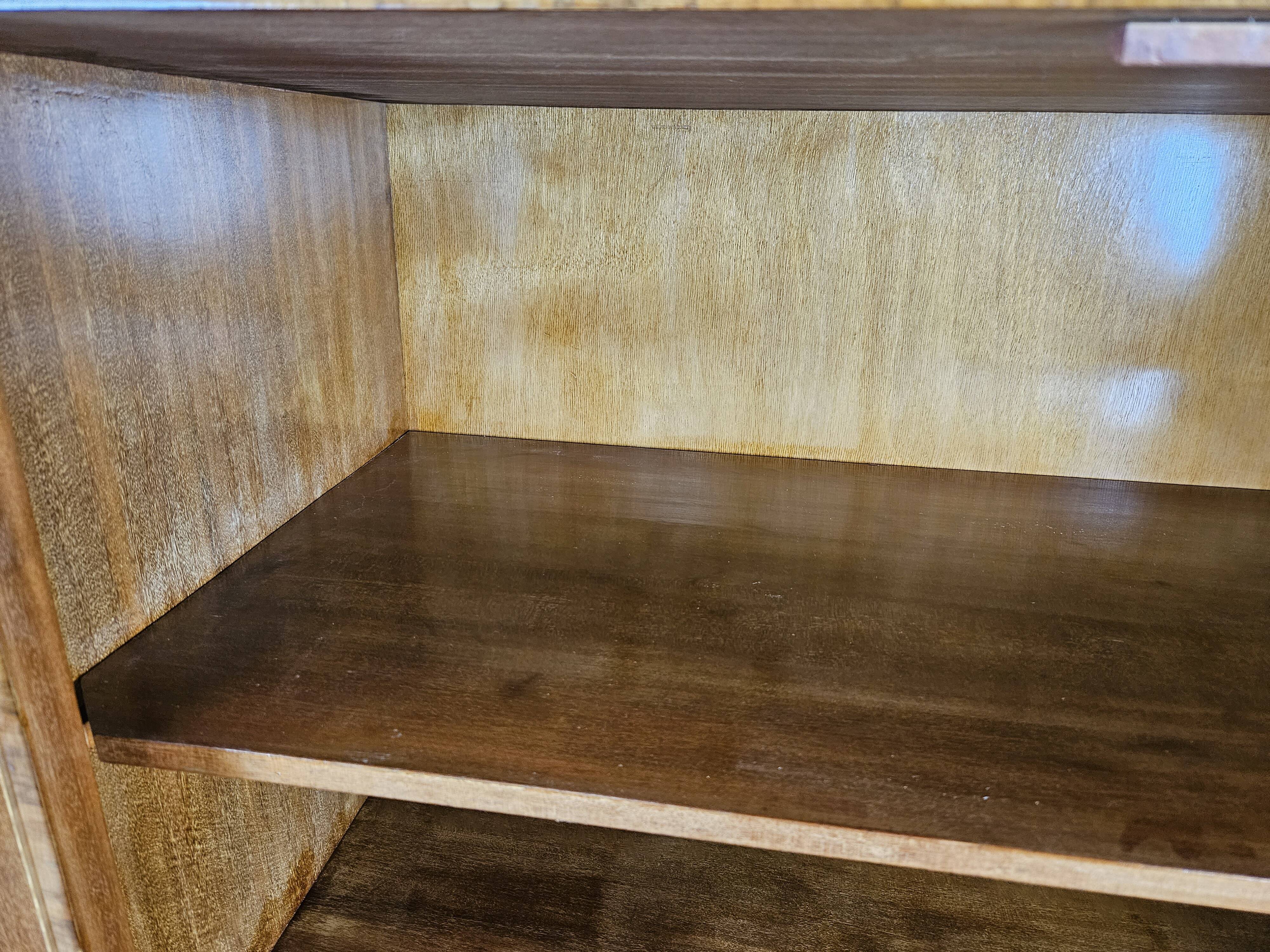 Art decò sideboard in thuja and walnut