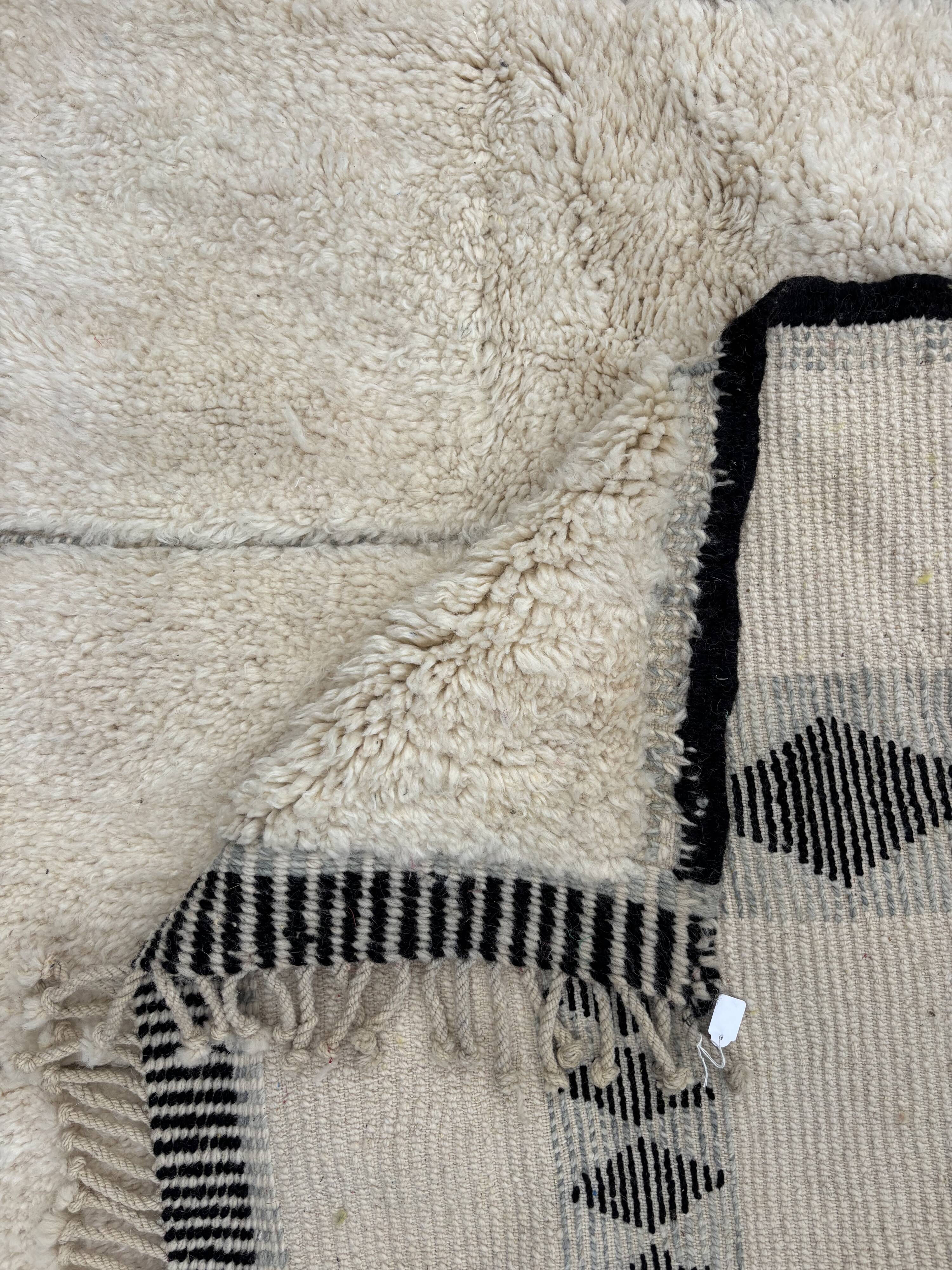 Tapis marocain Beni Ouarain M’rirt en laine écru fait main