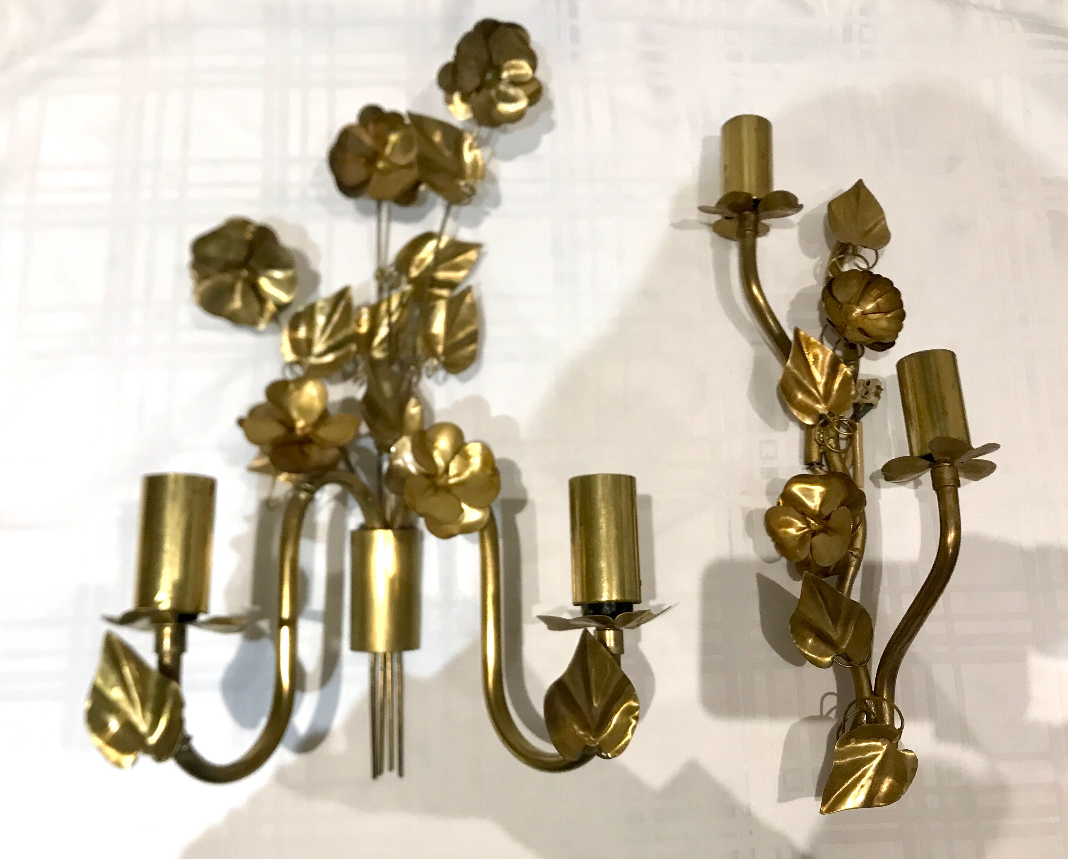 Paire d’appliques fleurs et feuilles laiton