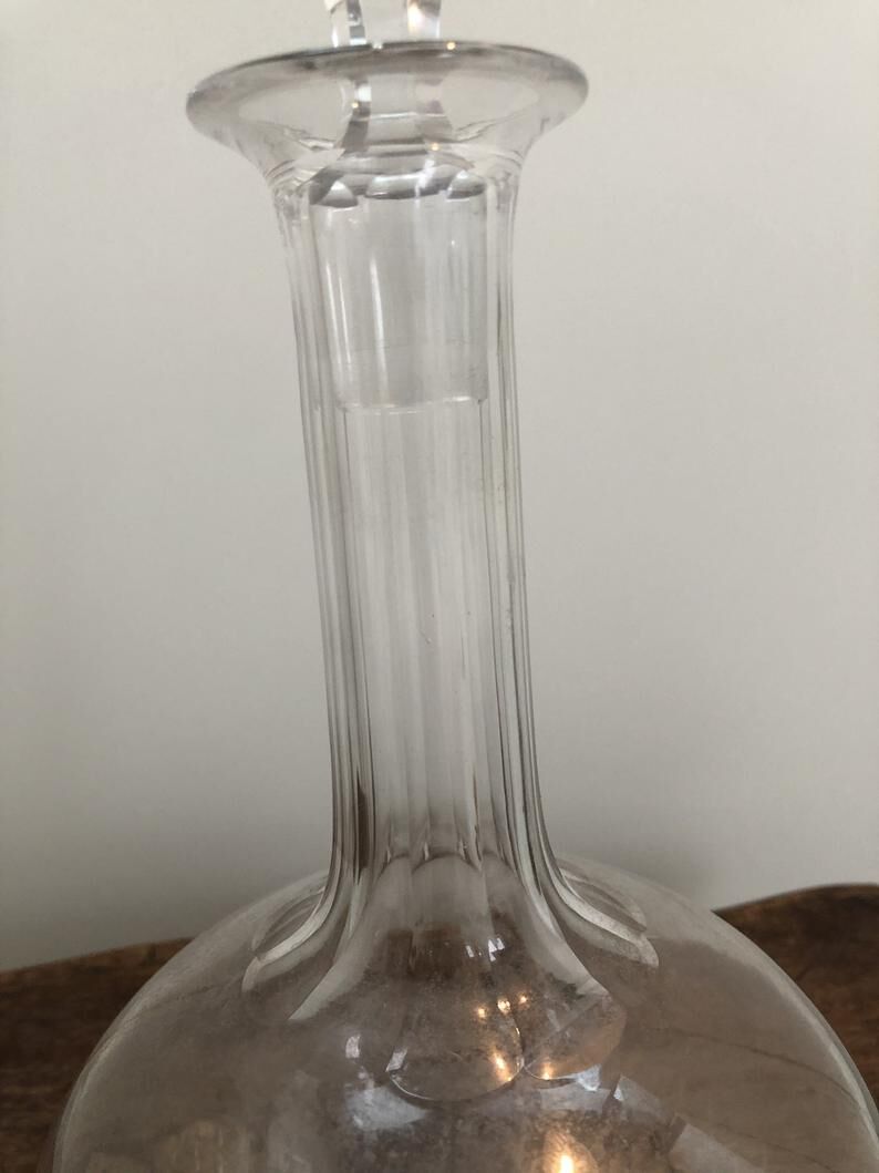 Carafe française en verre ciselé