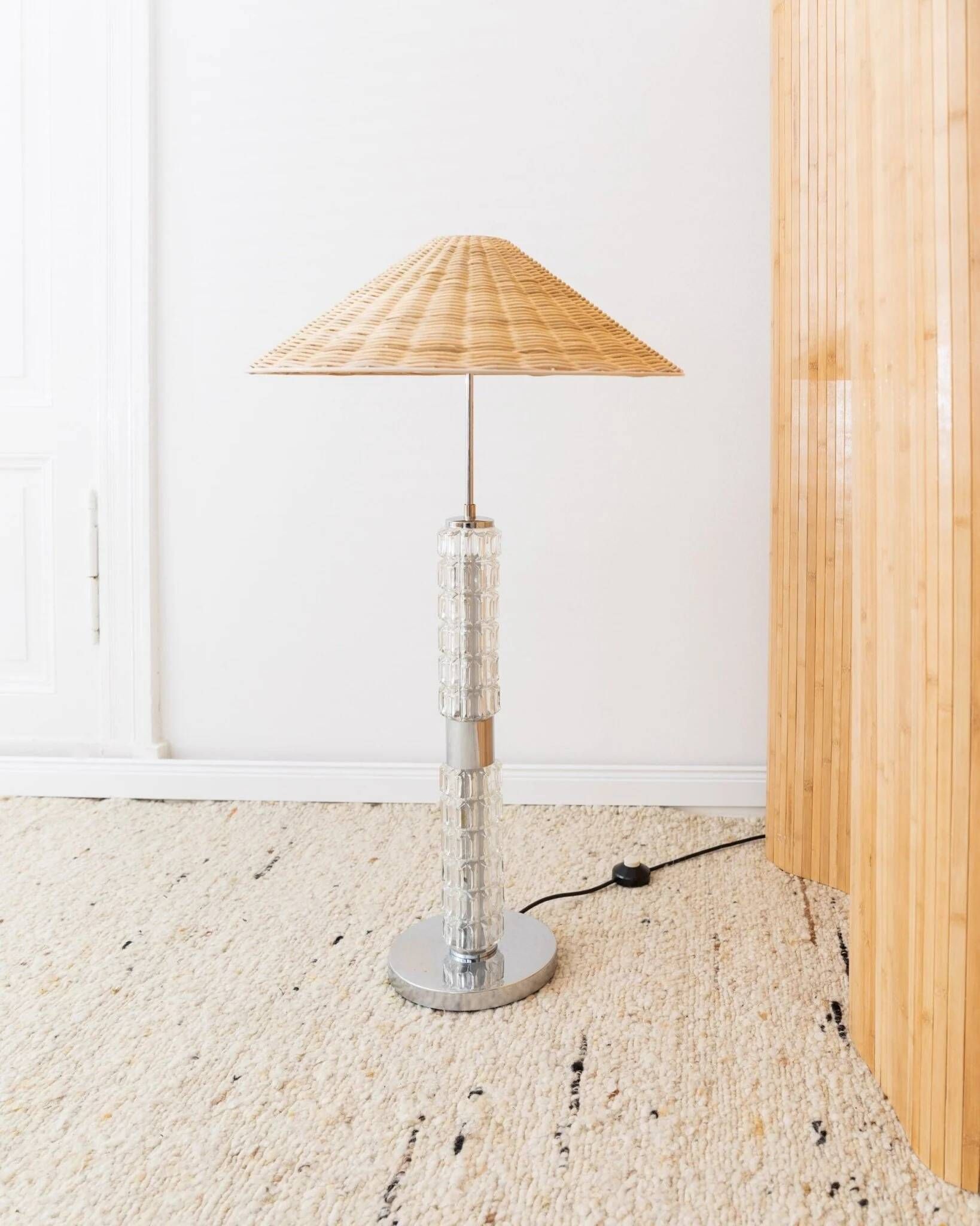 Richard Essig 1960s floor/table lamp with transparent glass body, chrome base, brown rattan shade