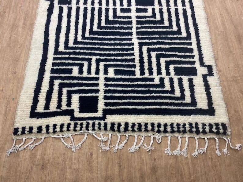 Handmade black and white Beni Ouraine Berber rug, size 150 x 250 cm