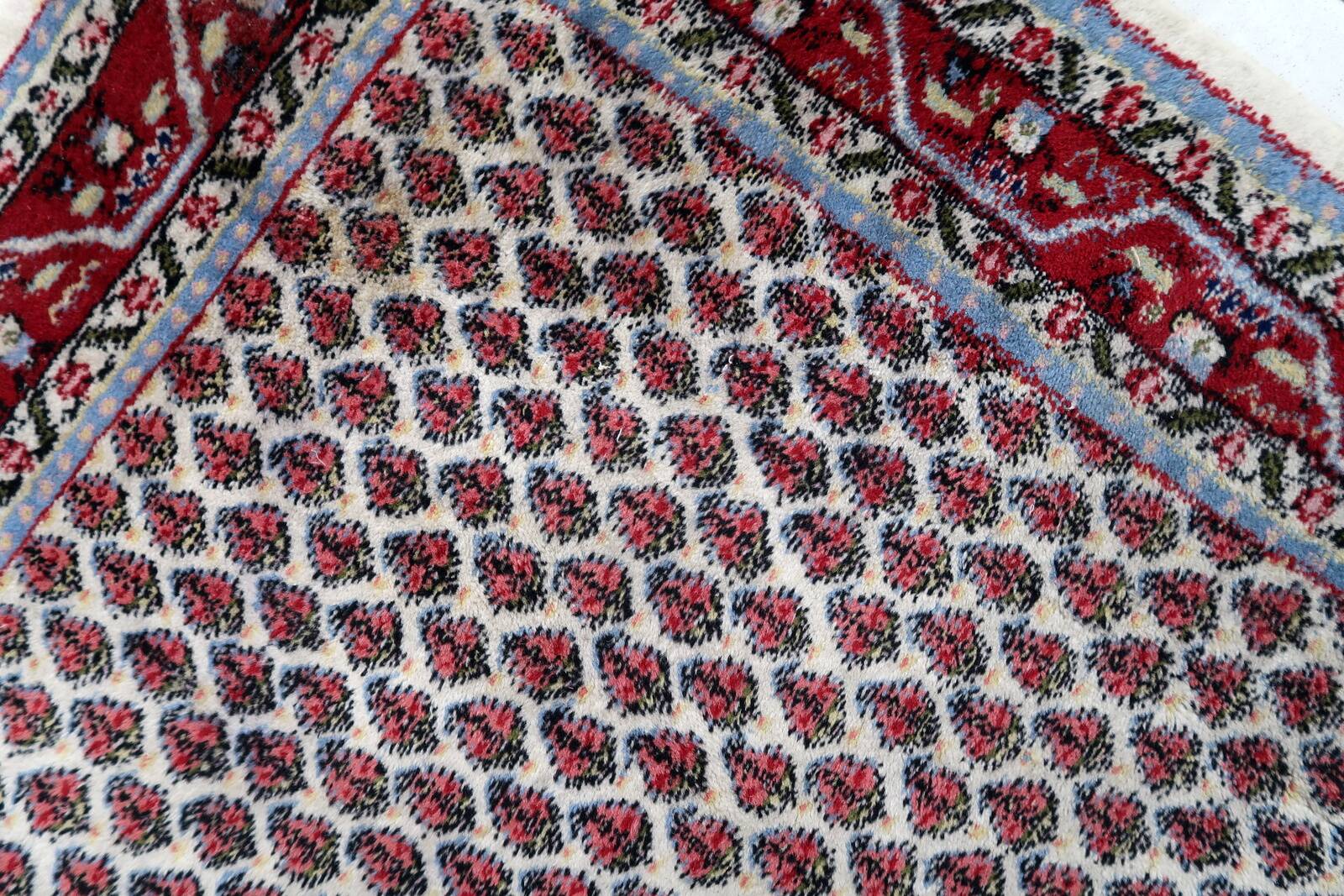 Tapis vintage indien Seraband fait main en laine – 94 x 162 cm – 1970s