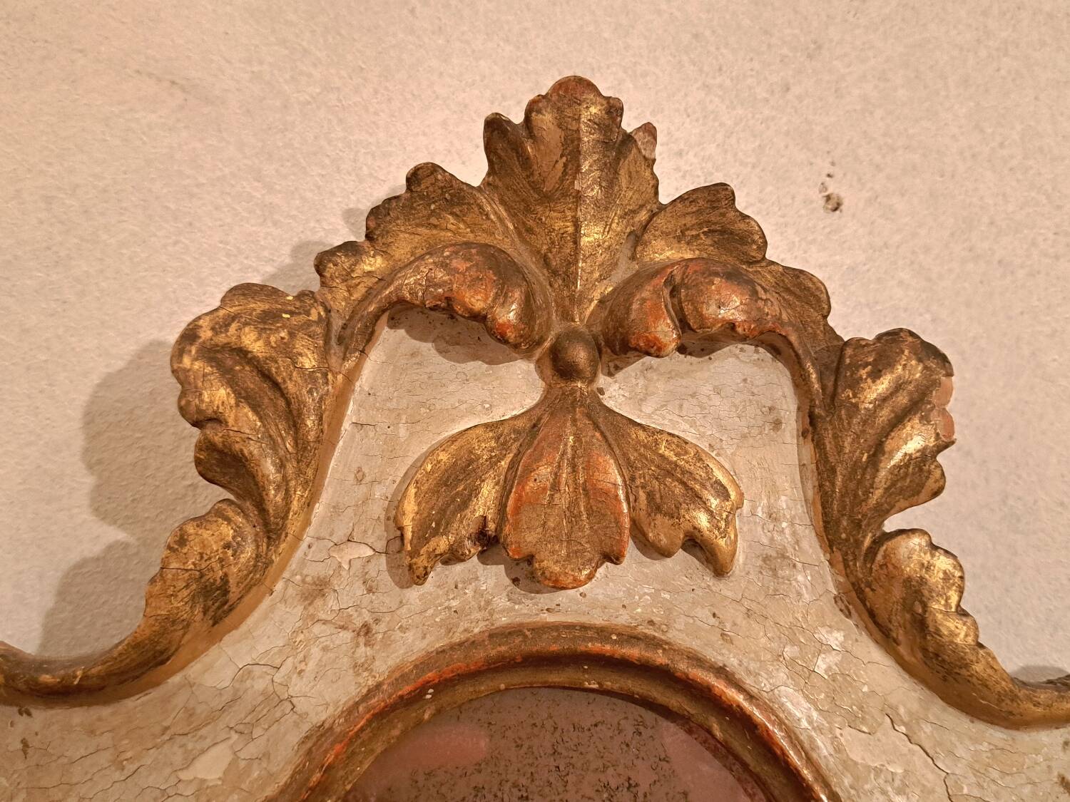 18th century Italian mirror in gilded and painted wood