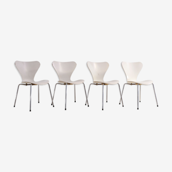 4 chaises blanches par Arne Jacobsen pour Fritz Hansen