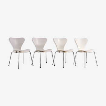 Arne Jacobsen chairs for Firtz Hansen