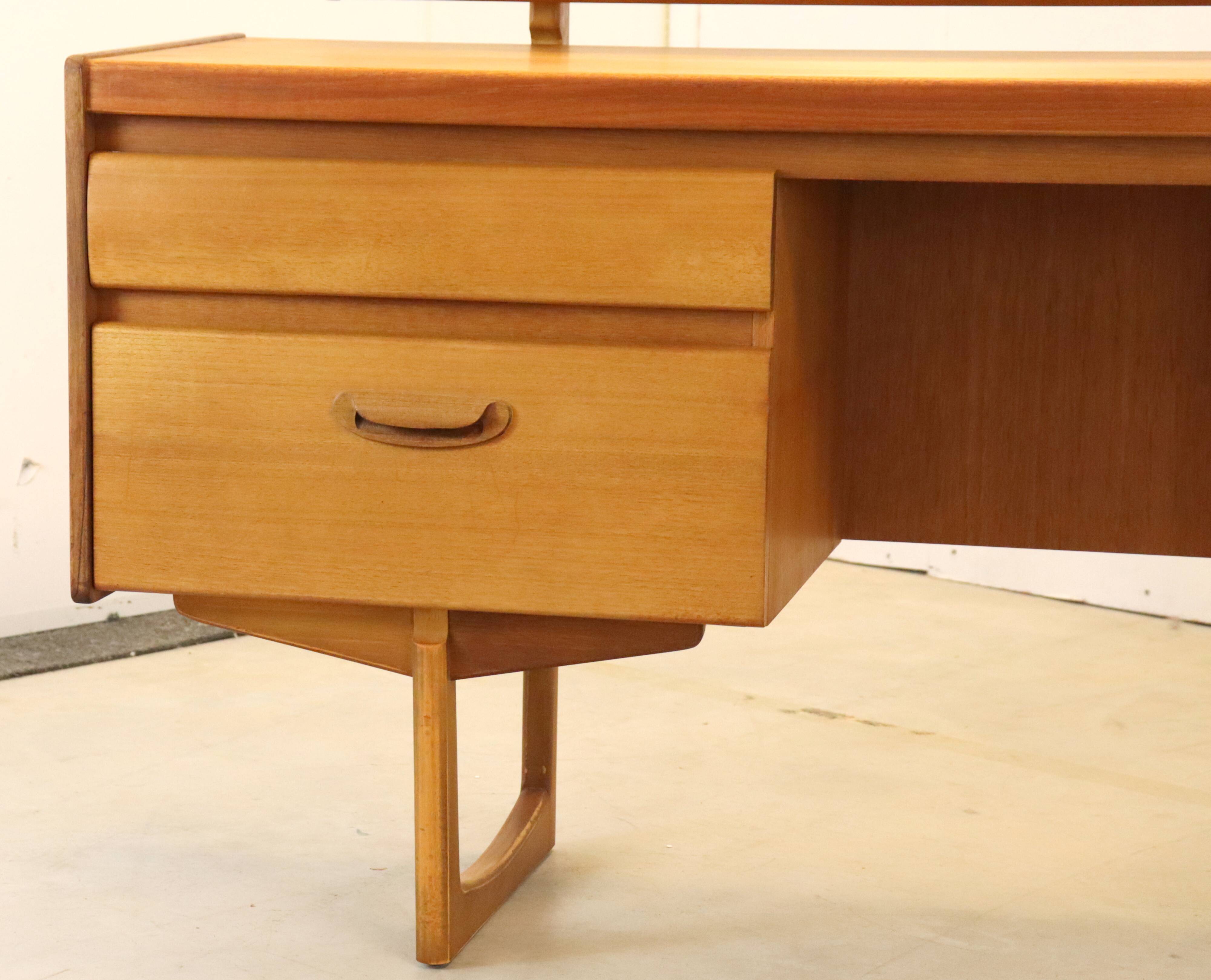 Dressing table William Lawrence of Nothingham 'London' vintage mid century