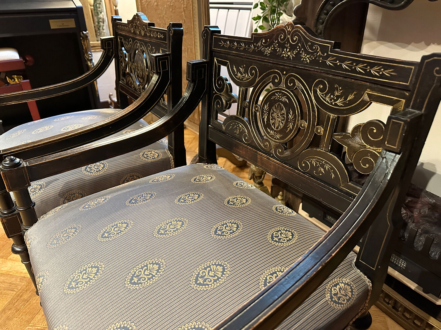Paire de fauteuils victoriens