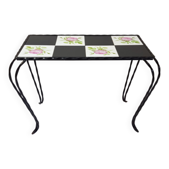 Table basse en fer forgé et faïence années 60 motif rose