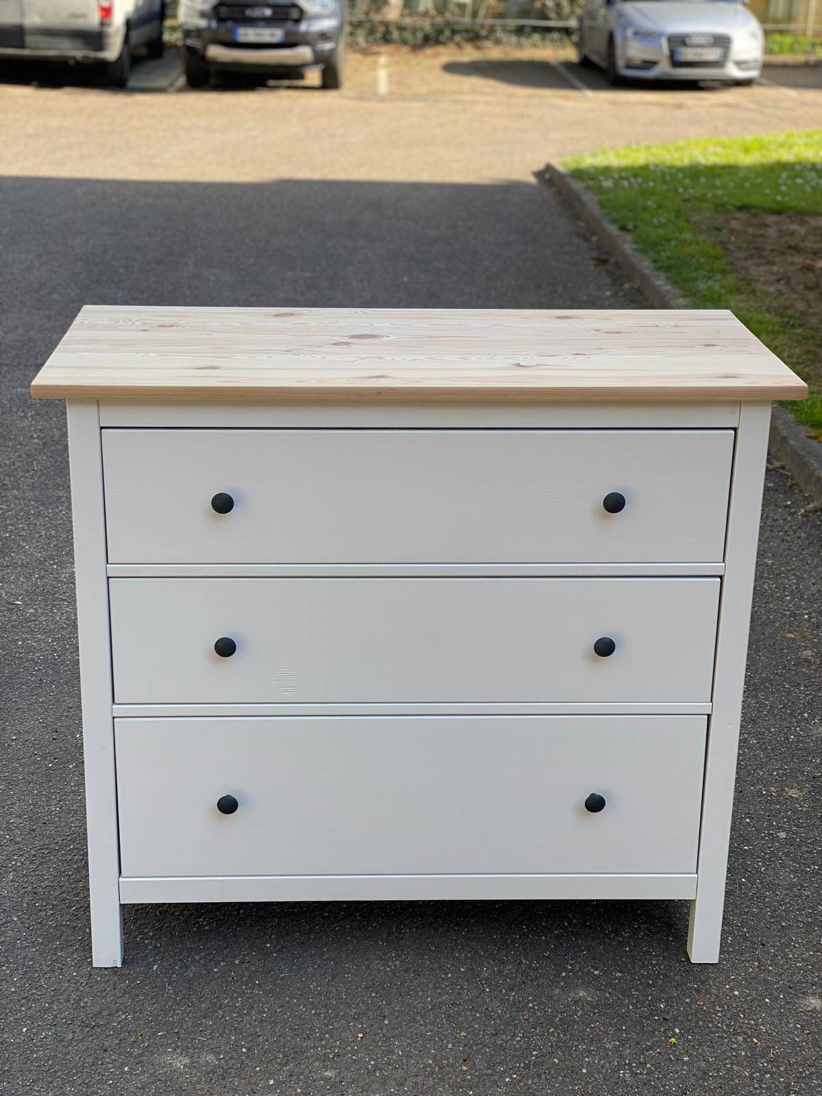 Pair of white Scandinavian chests of drawers in solid wood