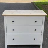 Paire de commodes scandinaves blanches en bois massif