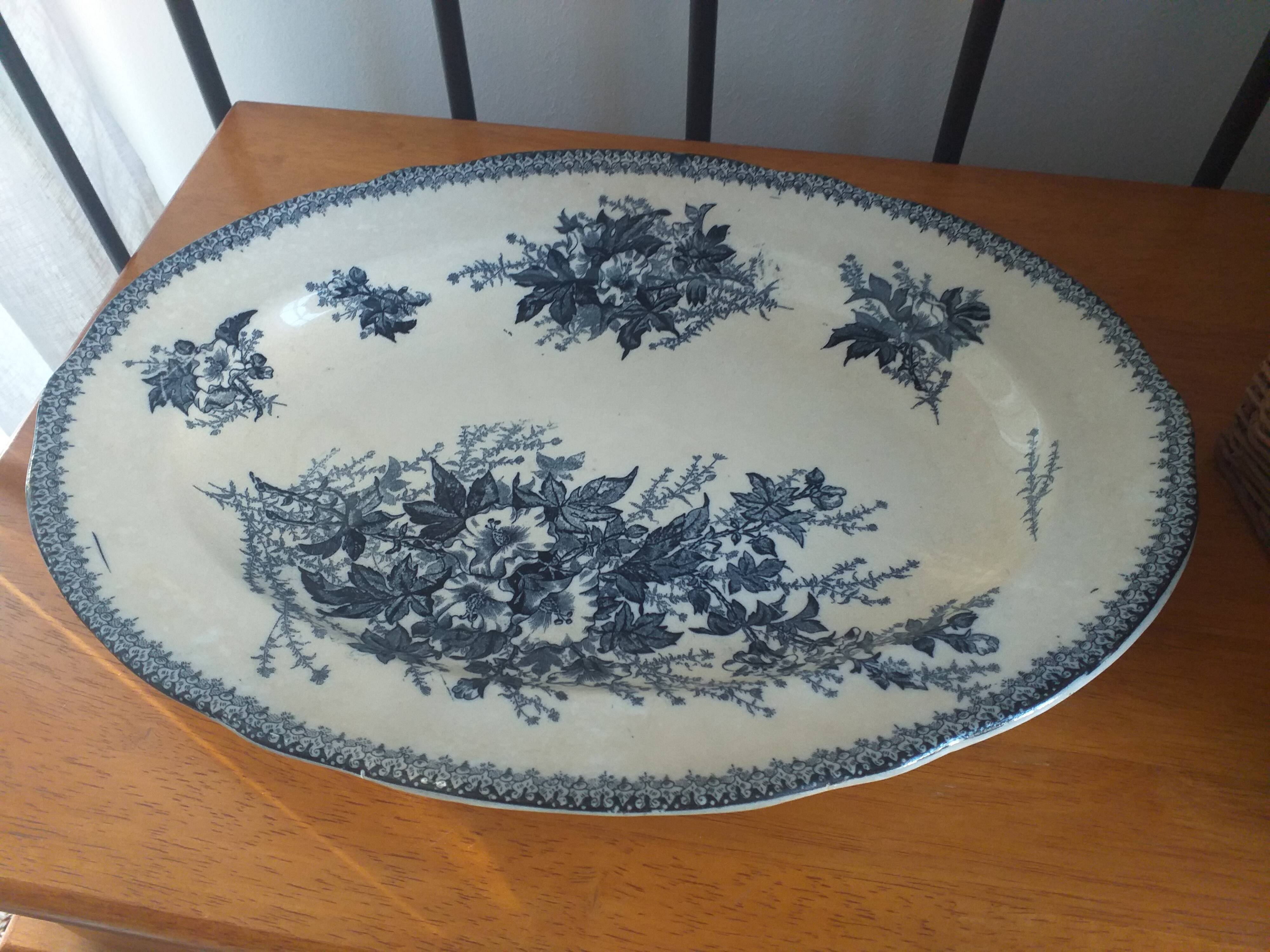 Oval serving dish